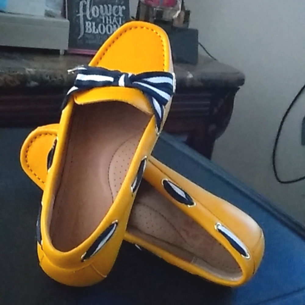 Ralph Loren sunflower yellow beka flats size 8 never worn beautiful mustard&blue